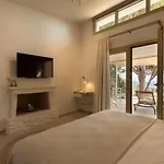 Aura 3*