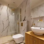 Aura 3* لوتراكي