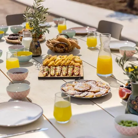 Aura Bed & Breakfast *