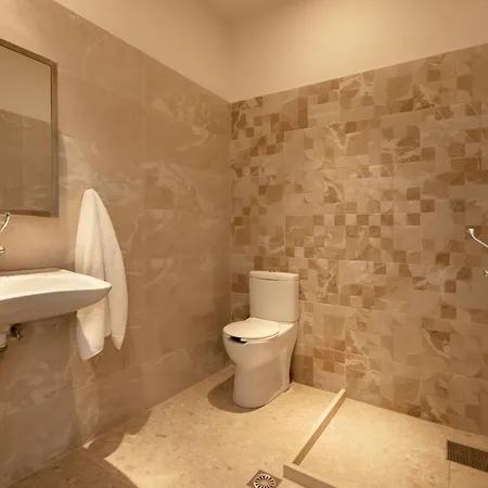 Aura Bed & Breakfast *