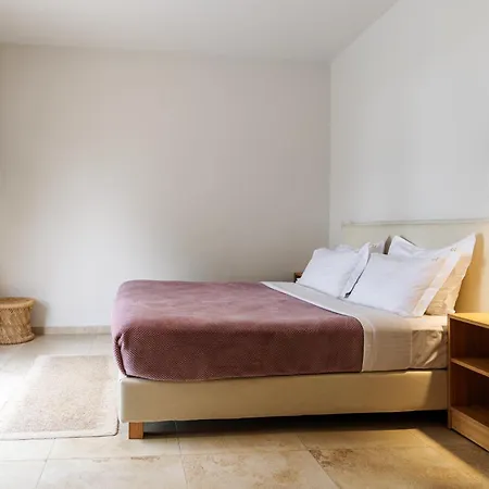 Oda ve Kahvaltı Aura Loutráki