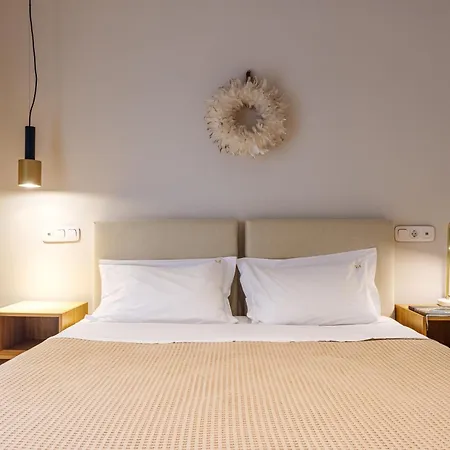 לינה וארוחת בוקר Aura לוטראקי