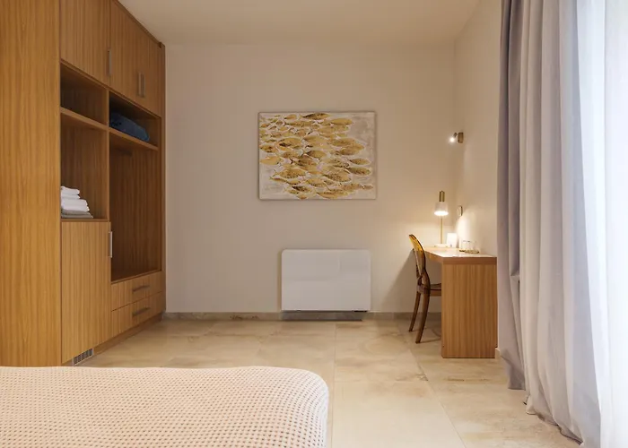 Aura Bed and Breakfast 4*